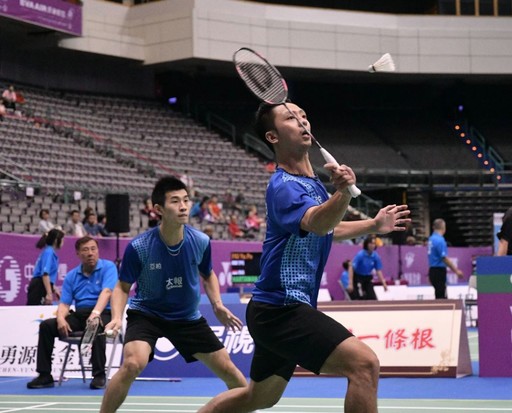 厅的沙发上 厅的沙发上